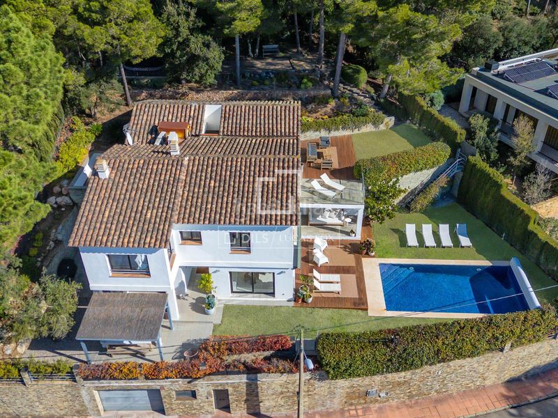 Foto 483b2a49-b03f-4e7d-b806-ee35390a129d. Xalet amb calefacció aparcament piscina a Tamariu