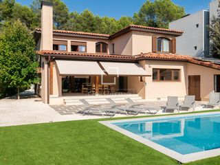 Xalet a Golf-Can Trabal. Casa en excelentes condiciones de 5 dormitorios en venta en golf