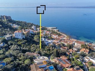 Finca rústica a Puig Rom-Canyelles-Almadrava. Exclusiva parcela en zona residencial con vistas al mar en roses