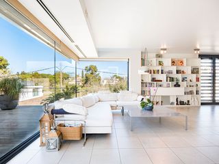 Xalet a Valldoreix. Casa en excelentes condiciones de 6 dormitorios en venta en vall