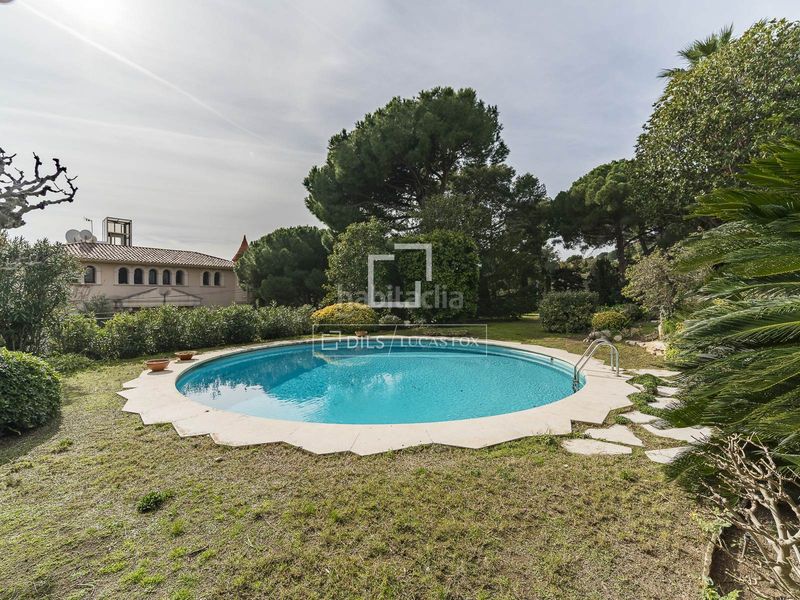 Foto ca9f12f9-8f2a-4975-9392-4d76567a7d63. Xalet amb calefacció aparcament piscina a Pedralbes Barcelona