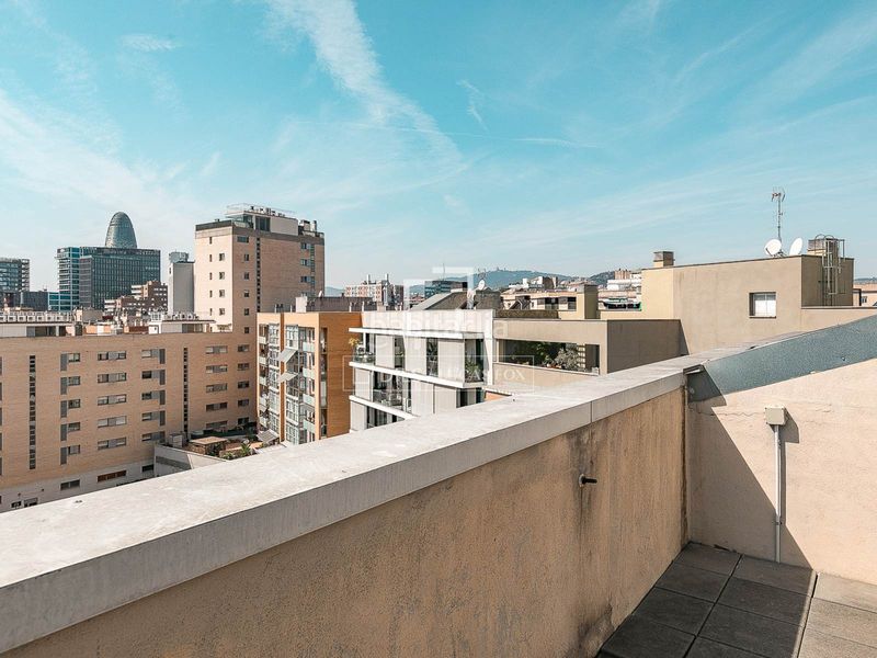 Foto 44dac2a8-cd57-44bb-9abd-0110f633122c. Pis amb calefacció aparcament piscina a Poblenou Barcelona