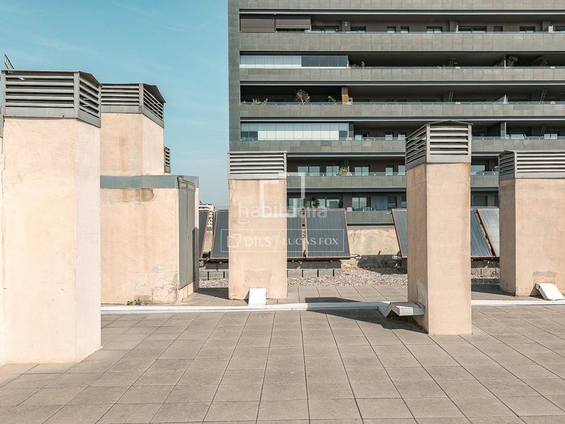 Foto 4512df94-d2f3-47bf-a912-f3cdfb1eb0ac. Pis amb calefacció aparcament piscina a Poblenou Barcelona