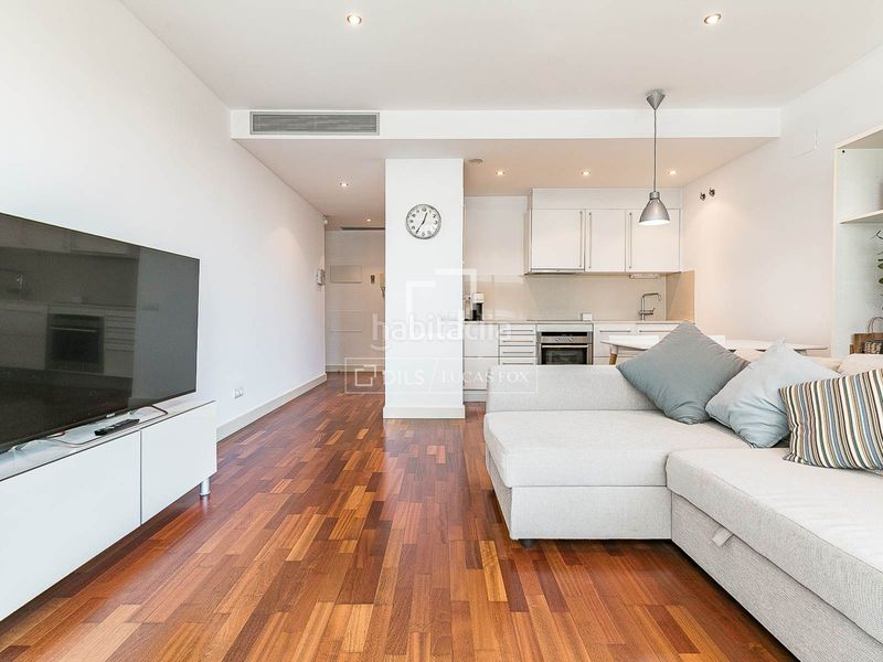 Foto 6416d4ac-bb93-437d-b518-5a030f609eb4. Pis amb calefacció aparcament piscina a Poblenou Barcelona