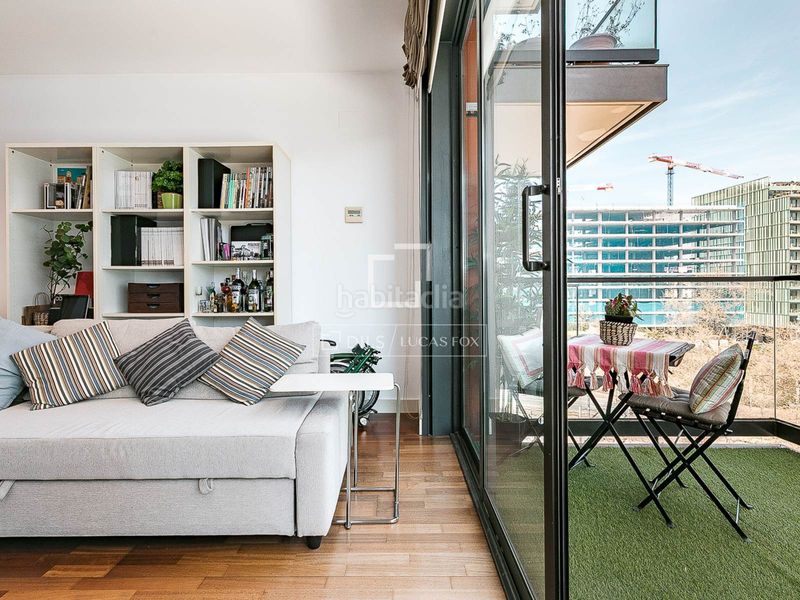 Foto 67ef9a19-4036-4079-bf4e-8a62798dbca9. Pis amb calefacció aparcament piscina a Poblenou Barcelona