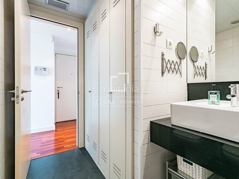 Foto 8b2945c6-be9d-4bb5-be00-590ea1efd489. Pis amb calefacció aparcament piscina a Poblenou Barcelona