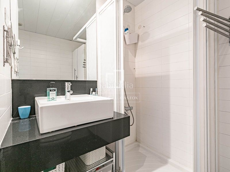 Foto 9778a3cc-a705-4857-ad6d-45e9992f48de. Pis amb calefacció aparcament piscina a Poblenou Barcelona