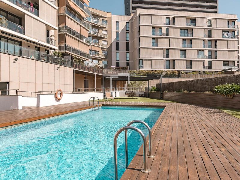Foto a871fc2c-7a95-4644-a93c-4d533f96cdb9. Pis amb calefacció aparcament piscina a Poblenou Barcelona