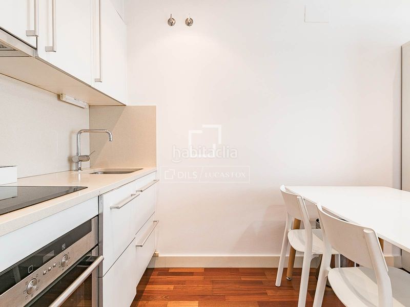 Foto a88cb25d-4813-4135-afd3-48fe68853507. Pis amb calefacció aparcament piscina a Poblenou Barcelona