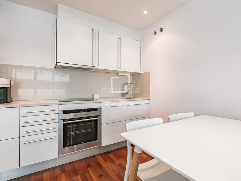 Foto adec7e32-dcaf-4547-b5fc-1cfcfda4a321. Pis amb calefacció aparcament piscina a Poblenou Barcelona