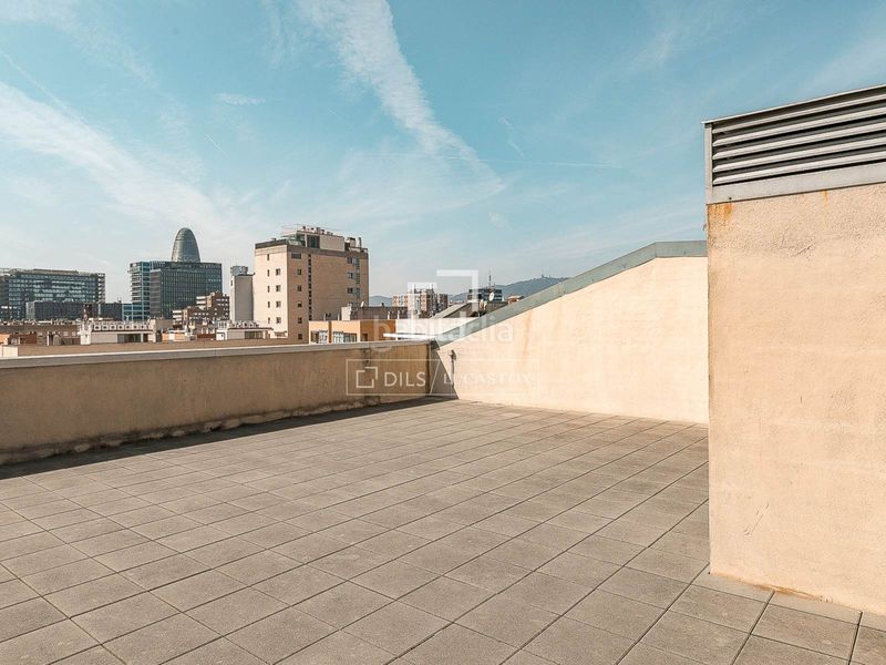 Foto b13b9182-dec0-4d59-9307-66085278d3d9. Pis amb calefacció aparcament piscina a Poblenou Barcelona