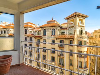 Pis a Sant Gervasi - Galvany. Piso con tres dormitorios y terraza 7m en venta en sant gervasig