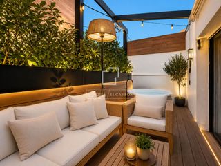 Xalet a Centre. En venta espectacular chalé adosado con terraza en cornellà de l