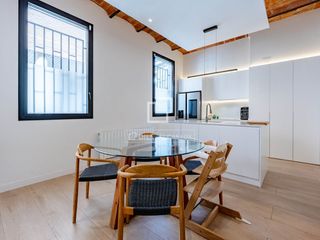 Chalet in Centre. En venta espectacular chalé adosado con terraza en cornellà de l