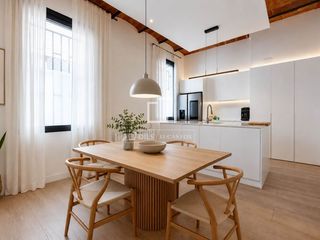 Chalet in Centre. En venta espectacular chalé adosado con terraza en cornellà de l