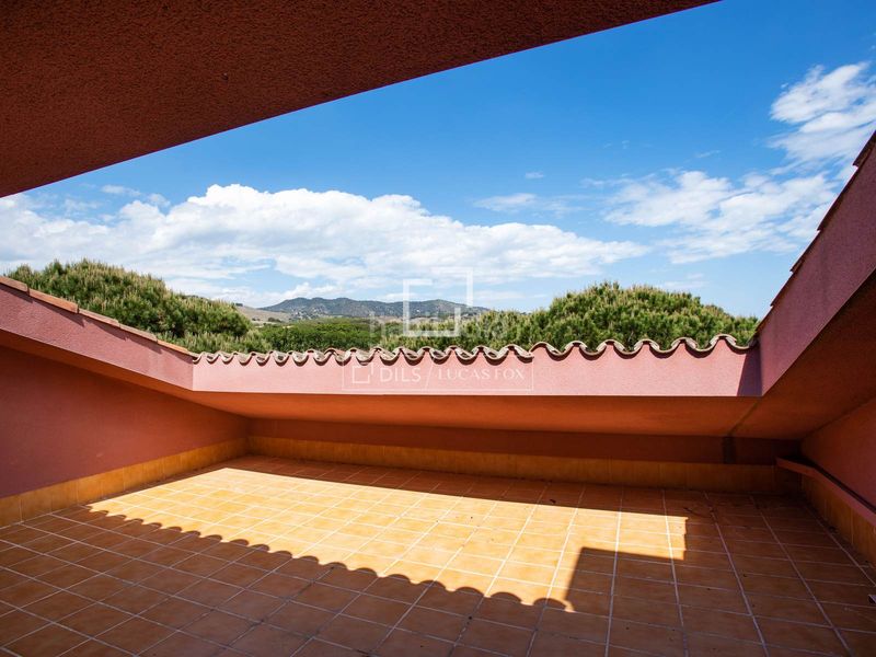 Foto 4b4b1fe6-b4c8-4c9d-a7e7-2b7d1d5e47f6. Xalet amb calefacció aparcament piscina a Alella