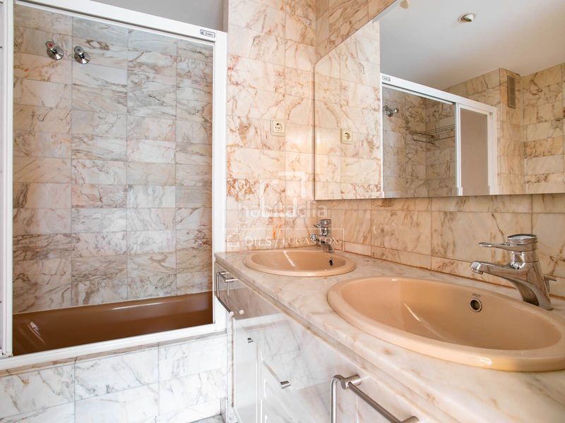 Foto d4da46a3-b902-4e4c-8936-92a24c6a931d. Xalet amb calefacció aparcament piscina a Alella