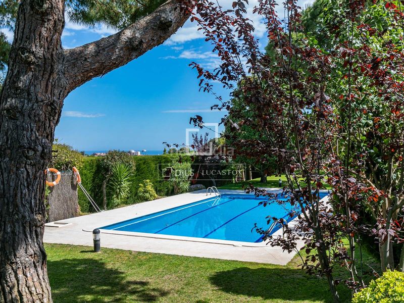 Foto f311dc21-ceb3-49d0-848d-8111e44f975e. Xalet amb calefacció aparcament piscina a Alella