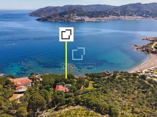 Chalet in Port de la Selva (El). Exclusiva villa en port de la selva en primera línea con jardín