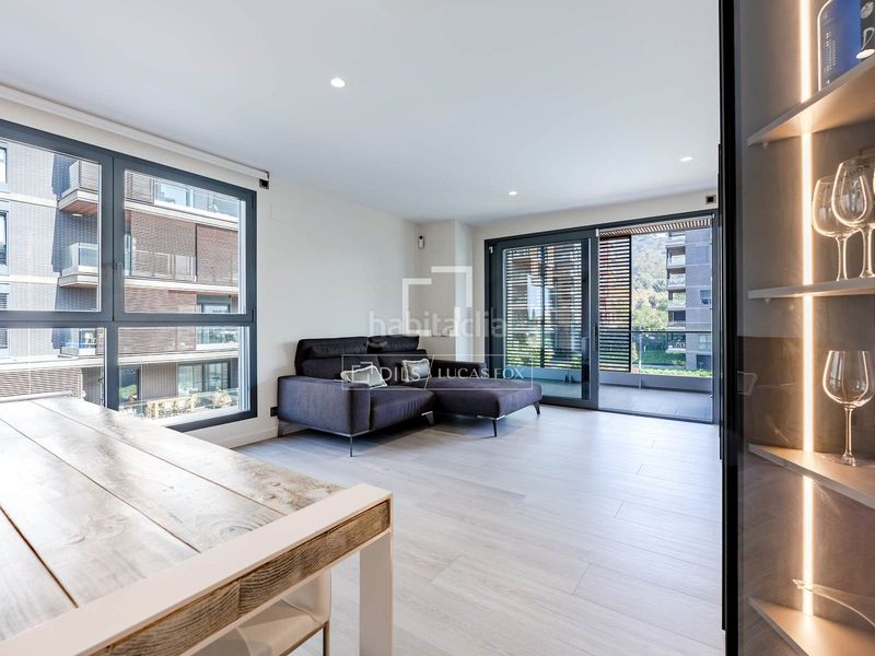 Foto 3abf5db4-bfb2-4540-992b-5d1745c4b4b3. Pis amb calefacció aparcament piscina a Finestrelles Esplugues de Llobregat