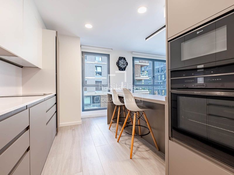 Foto 820d7ad5-2c86-4349-b7f0-0501f4d2fb23. Pis amb calefacció aparcament piscina a Finestrelles Esplugues de Llobregat