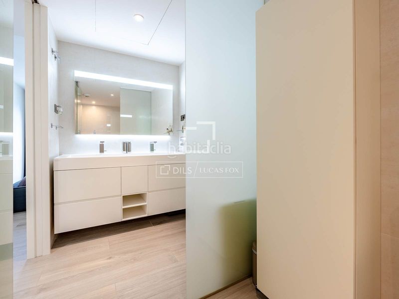 Foto c8bbbf3a-e690-487e-95b1-50437307dd78. Pis amb calefacció aparcament piscina a Finestrelles Esplugues de Llobregat