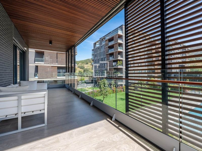 Foto d9d1bf51-ef4e-4c1e-b691-1174b2a3d65d. Pis amb calefacció aparcament piscina a Finestrelles Esplugues de Llobregat