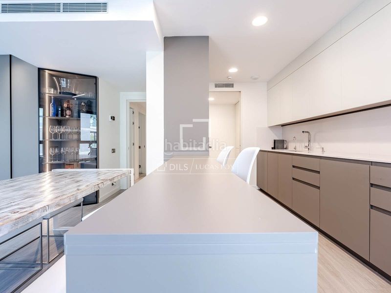 Foto e4c0b790-9bef-4f14-8558-cc8fe7e70830. Pis amb calefacció aparcament piscina a Finestrelles Esplugues de Llobregat