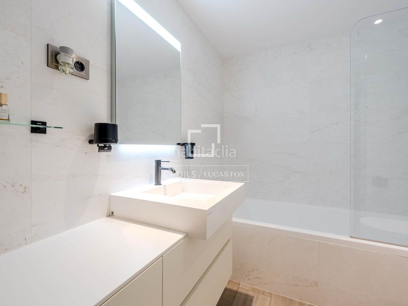 Foto f3c4908f-a5b0-4d9b-bad3-78b245e3db34. Pis amb calefacció aparcament piscina a Finestrelles Esplugues de Llobregat