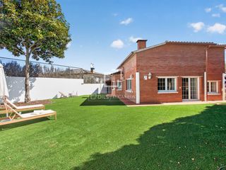 Xalet a Nucli Urbà. Casa  villa de 5 dormitorios en venta en argentona, barcelona