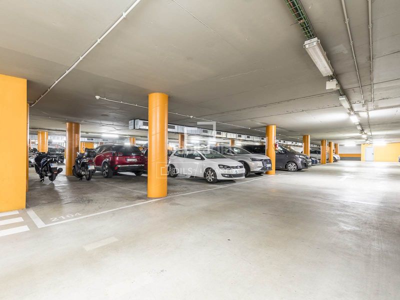 Foto 31bf700f-192f-435b-8d28-5d373c811349. Pis amb calefacció aparcament a Vila de Gràcia Barcelona