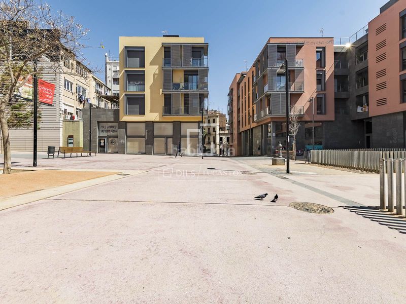 Foto dbcea2d2-12d9-4a20-80a4-563a0bdd819e. Pis amb calefacció aparcament a Vila de Gràcia Barcelona