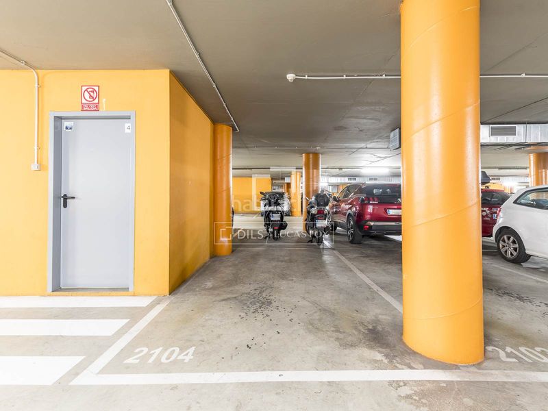 Foto defa99ab-2138-4b93-aab9-9ffdb2f67900. Pis amb calefacció aparcament a Vila de Gràcia Barcelona