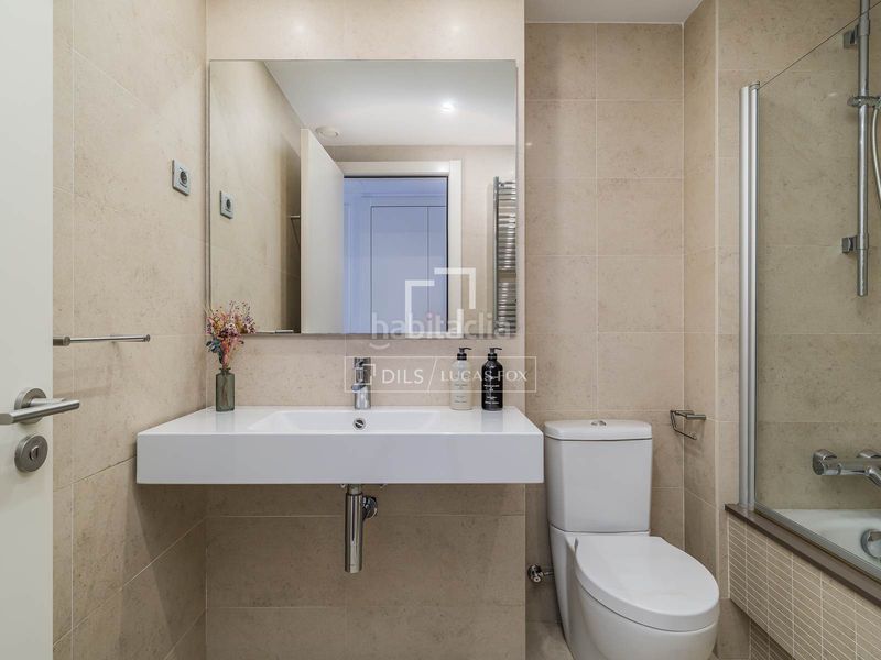 Foto 8c829e61-8002-4e4a-9363-b943fa18e2a6. Pis amb calefacció aparcament a La Nova Esquerra de l´Eixample Barcelona