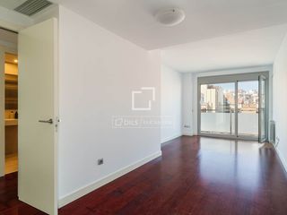 Piso en La Nova Esquerra de l´Eixample. Piso en excelentes condiciones de 2 dormitorios con terraza de 9