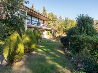 Chalet in Bellaterra. Casa unifamiliar con jardín privado y piscina en bellaterra