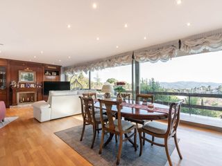 Chalet in Bellaterra. Casa unifamiliar con jardín privado y piscina en bellaterra