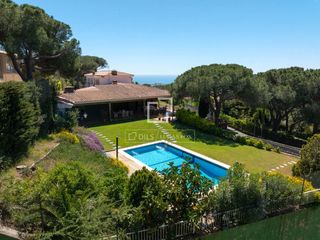 Xalet a Cabrils. Espectacular villa de estilo mediterraneo, con 6 dormitorios y v