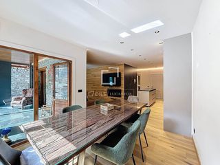 Chalet in El Serrat-Llorts. Casa  villa en excelentes condiciones de 5 dormitorios sobre una