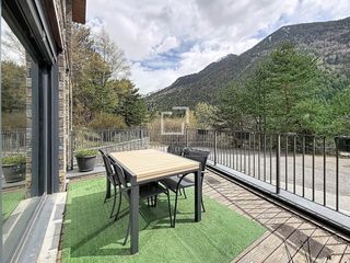 Chalet in El Serrat-Llorts. Casa  villa en excelentes condiciones de 5 dormitorios sobre una