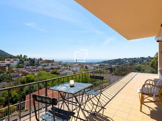 Xalet a Cabrils. Casa con vistas al mar y gran potencial de inversión y reformas