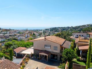Xalet a Cabrils. Casa con vistas al mar y gran potencial de inversión y reformas