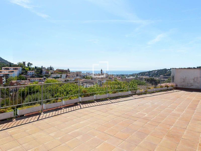 Foto f5356aab-6f9f-4f5f-b86d-804c07de94fa. Xalet amb calefacció aparcament piscina a Cabrils