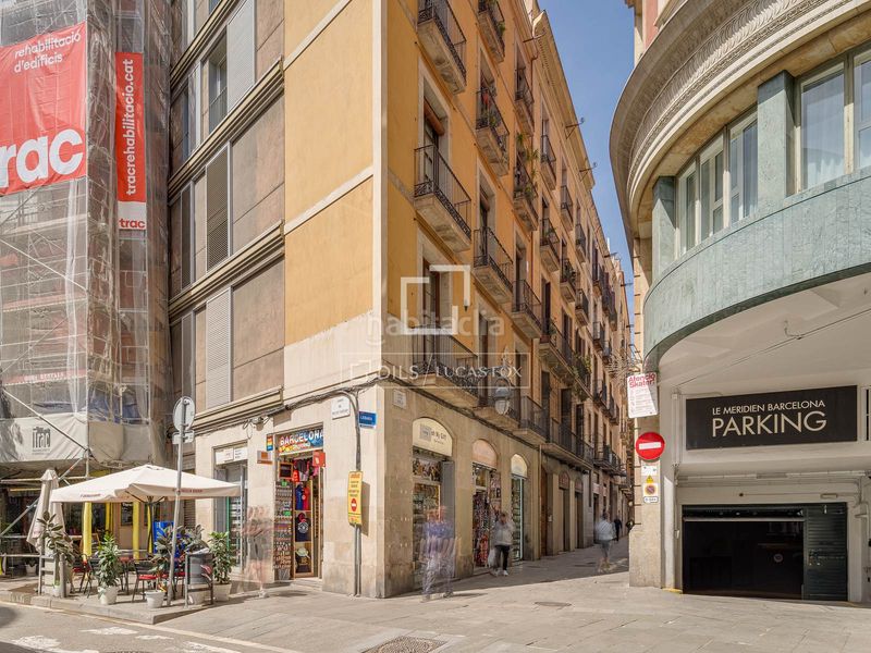 Foto c2f548f6-72ea-4450-9880-fecb7702aa8c. Pis a Raval Barcelona