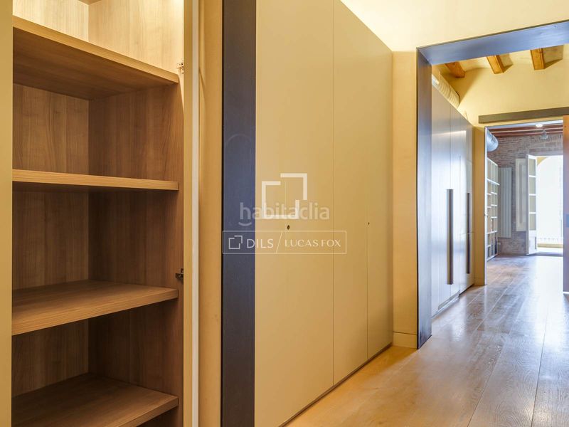 Foto daab7154-23d5-42cd-9878-2879dfb00fe6. Pis a Raval Barcelona