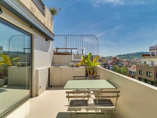 Àtic a Sant Antoni. Ático en excelentes condiciones de 3 dormitorios con terraza de