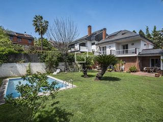 Chalet à Arxiu. Casa en excelentes condiciones en venta en larxiu, sant cugat