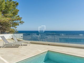Xalet a Puig Rom-Canyelles-Almadrava. Casa pareada en primera línea de mar con piscina y acceso direct