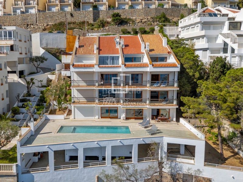Foto f90b411b-8914-443a-827f-221696d1f9de. Xalet amb aparcament piscina a Puig Rom-Canyelles-Almadrava Roses