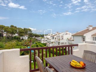 Flat in Pals. Encantador dúplex de 3 dormitorios con vistas a la piscina y apa